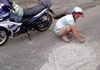 Đà Nẵng: Khen thưởng anh thợ đục bê tông giữa đường