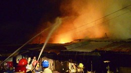 Bình Phước: Cháy lớn thiêu rụi nhiều sạp hàng tại chợ Bình Long