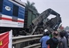 Hà Nội: Tàu hỏa đâm ôtô tại Phú Xuyên, tài xế mắc kẹt trong cabin
