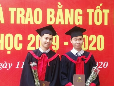Hai anh em  song sinh người Lào tốt nghiệp ngành Y dược tại Việt Nam