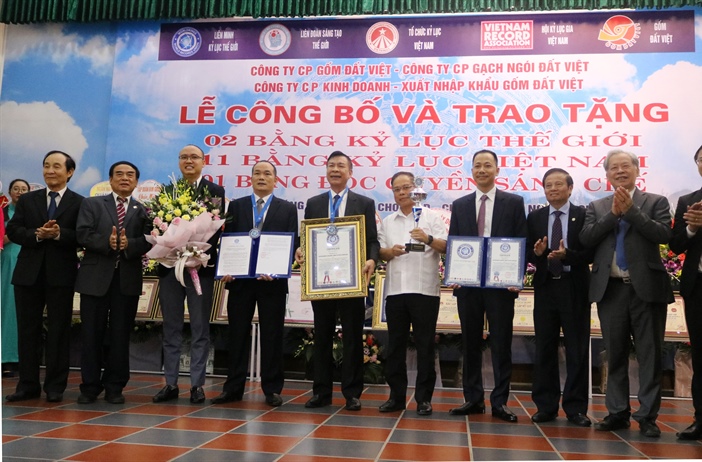 Gốm Đất Việt  đón nhận cú đúp Kỷ lục Thế giới