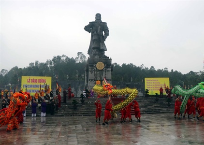 Dâng hương kỷ niệm 232 năm Nguyễn Huệ lên ngôi Hoàng đế, xuất binh đại...
