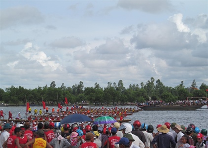 Lễ hội đua thuyền trên sông Nhật Lệ là Di sản văn hóa phi vật thể Quốc gia