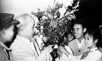 Năm 1961, Bác Hồ về thăm Nghệ An trong ký ức của hai nữ học sinh giỏi...