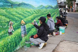 Lâm Đồng: Độc đáo bích họa trên các bờ taluy đường phố Đà Lạt, thu hút du khách