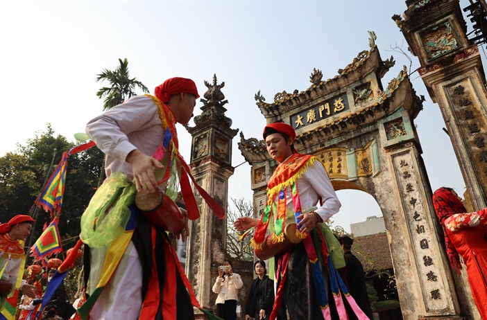 Độc đáo điệu múa "Con đĩ đánh bồng" tại lễ hội làng Triều Khúc