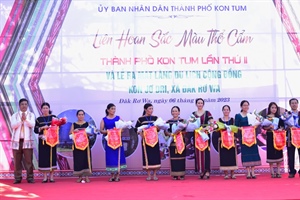 Kon Tum: Khai mạc Liên hoan sắc màu thổ cẩm và ra mắt làng du lịch cộng đồng Kon Jơ Ri