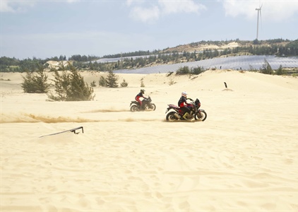 Bình Định: Biểu diễn xe phân khối lớn trên đồi cát để kích cầu du lịch