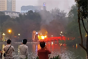 Hà Nội: Đám cháy tại bốt thu vé đền Ngọc Sơn đã được dập tắt kịp thời
