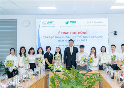 Chứng khoán KB Việt Nam trao học bổng cho 40 sinh viên xuất sắc của Đại...
