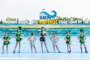 “Fashion Show Chau Loan By The Sea” – Ấn tượng với sắc màu của biển