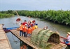 Du Xuân khám phá rừng dừa nước Tịnh Khê