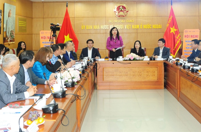 Tạo điều kiện cho người Việt Nam ở nước ngoài đầu tư trong lĩnh vực đất...